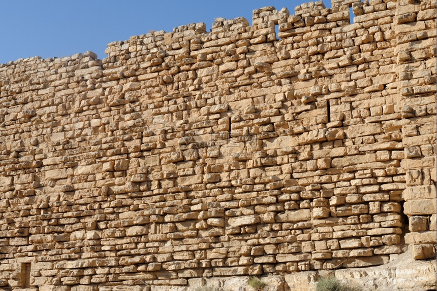 白色的摩押人古老约旦中世纪Kerak城堡墙垒图片
