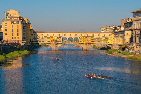 蓝色的再生意大利托斯卡纳佛罗伦萨阿尔诺河上的旧桥历史图片