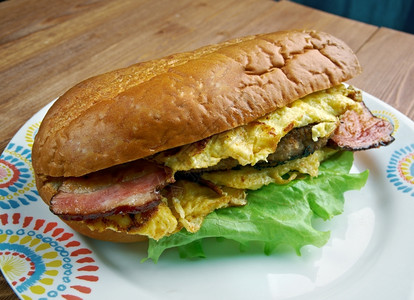 煮熟的丰盛奥梅莱特三明治美式早餐快厅国人三明治早午餐图片