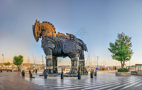 恰纳卡莱文化土耳其卡纳莱Canakkale072319土耳其卡纳莱特洛伊木马雕像夏季早晨在土耳其卡纳莱特洛伊木马电影博物馆背景
