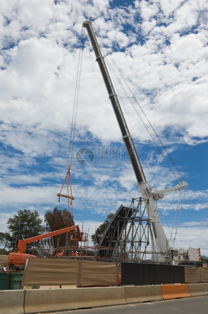 工作自动起重机从事全球公路重建的特种起机设备特殊吊车阿德莱图片