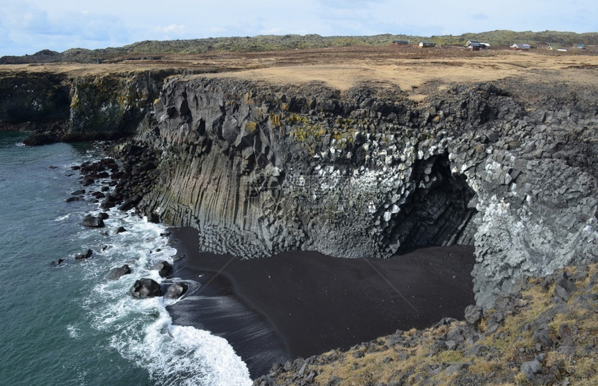 冰岛海岸的金塔堡壳柱悬崖和黑沙滩支柱海洋熔岩图片