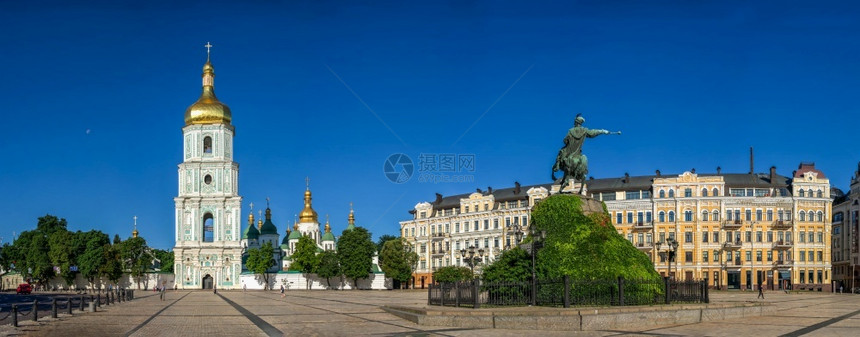 雕像乌克兰基辅0712乌克兰基辅圣索菲亚广场在乌克兰基辅圣索菲亚广场一个阳光明媚的夏日清晨正面历史的图片