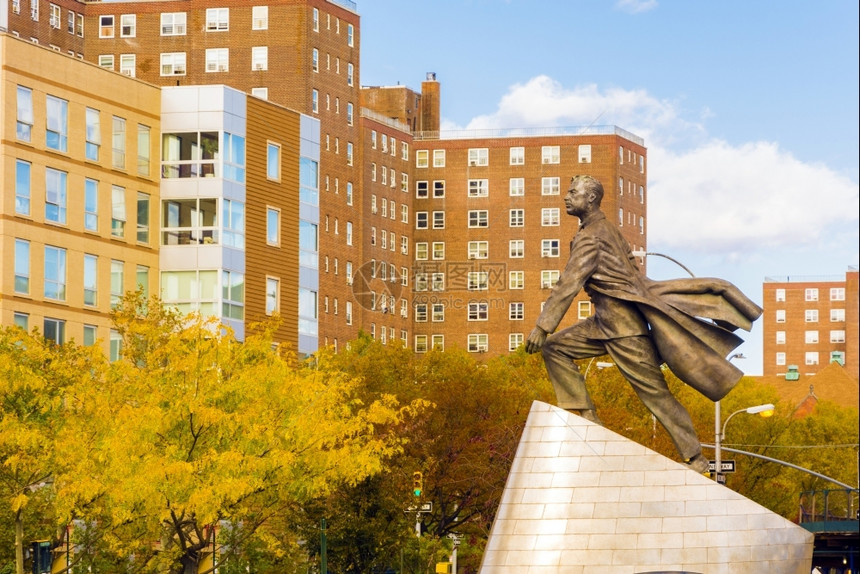 历史旅行美国纽约2016年月日小亚当克莱顿鲍威尔的雕像1945年至70在国会代表哈莱姆人城市图片
