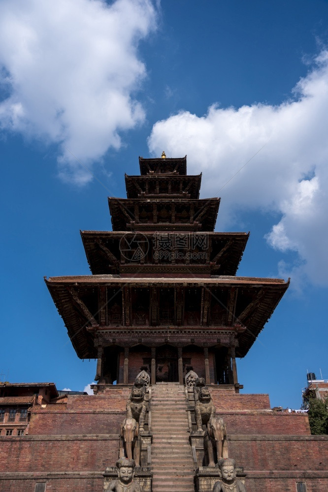 建筑学尼泊尔加德满都Bhaktapur广场上的旧佛教雕像城市杜巴图片