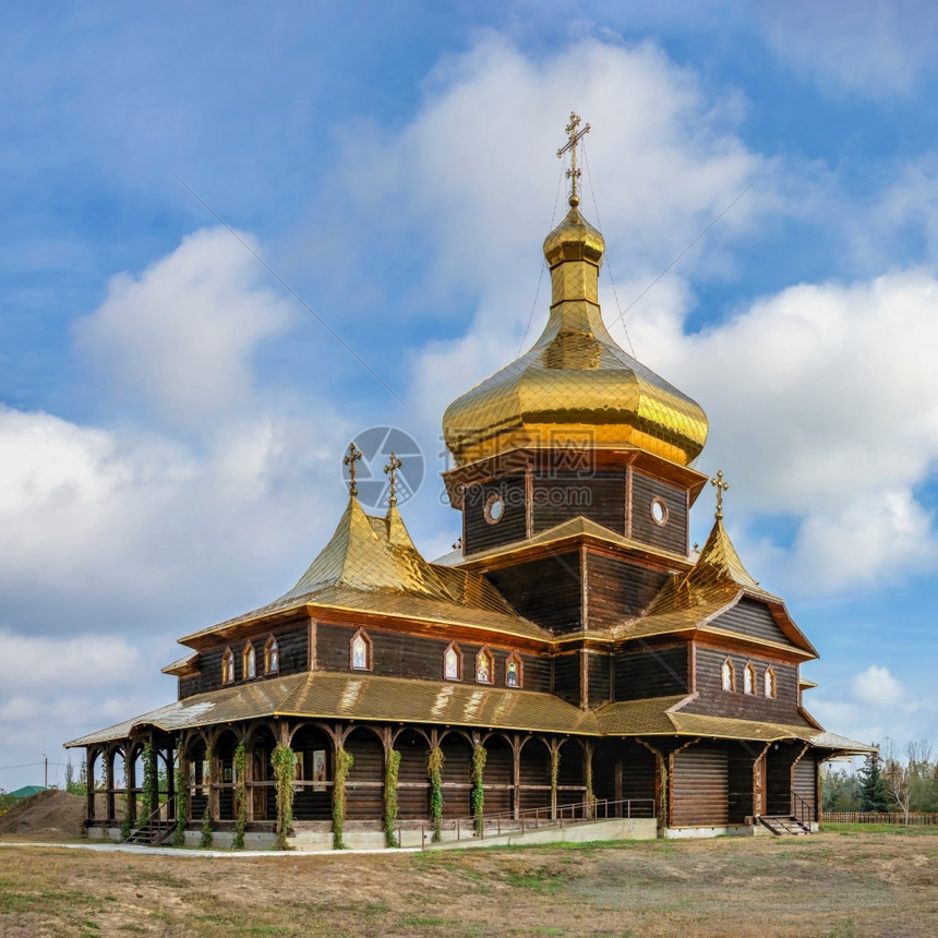 天空乌克兰奥德萨地区Sergeevka度假胜地Radonezh的StSergiusWooden教堂乌克兰Sergeevka度假胜图片