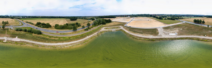 农场和渔池高度分辨率的航空全景图班路池塘图片