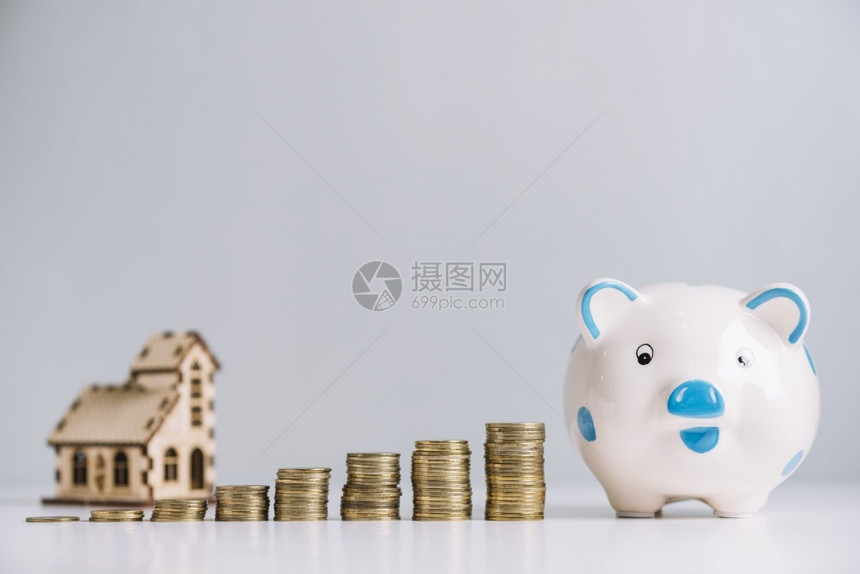 帐户堆叠增加硬币小猪银行前屋模型正面堆叠的图片