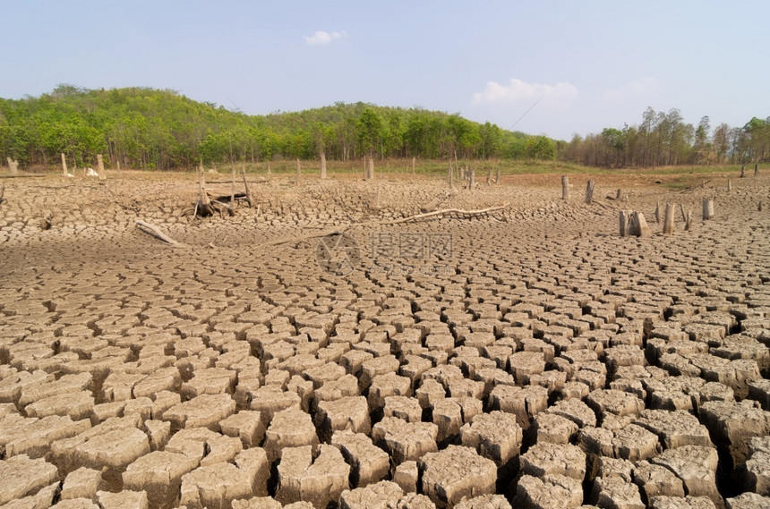 莫裂缝全球升温夏季的干旱地面是燥的蓄水池梅穆赫兰邦泰国全球变暖干旱图片