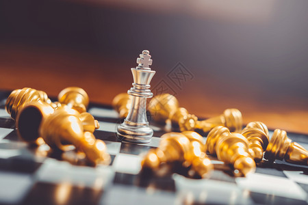 智力资源成功商业领导者概念的象棋游戏敌人图片