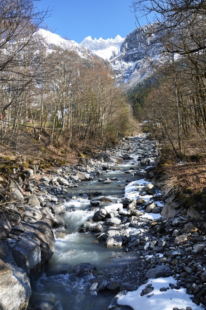 美丽的溪瑞士埃尔姆地区山河流瑞士欧洲的图片