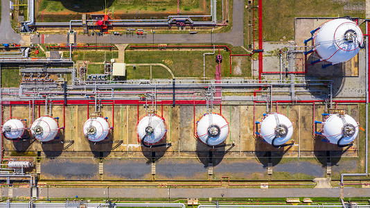 石油化工业储罐气的空中观景情况管道工业的结构体图片