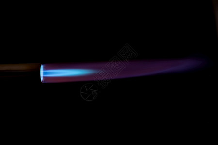 丁烷气黑色的目火炬底有蓝火焰的煤气燃烧器设计图片