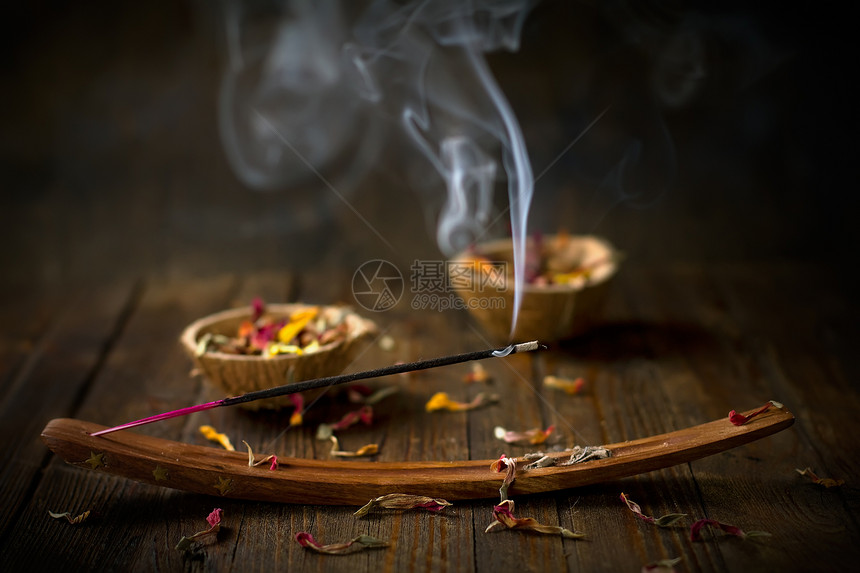 治疗Aroma法平静的亚洲人佛教图片