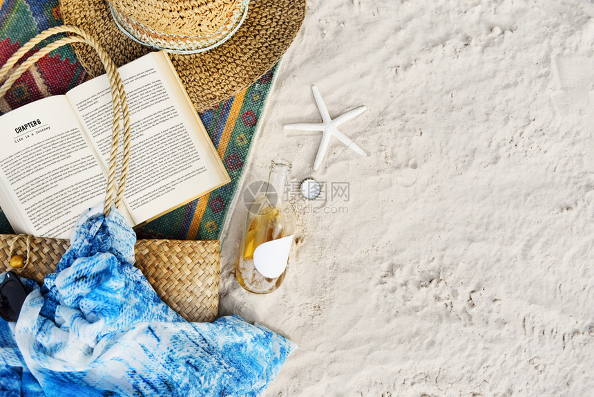 假期书逃离暑旅行度假游历漫海滩概念图片
