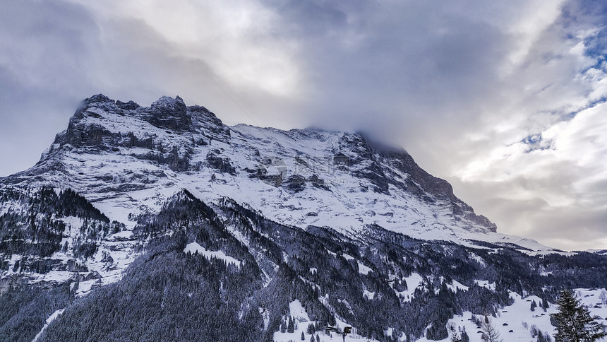 冬季雪山风光图片