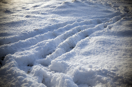 阳光新的冬季雪在下后出现冬季的雪流在天飘动季场景图片