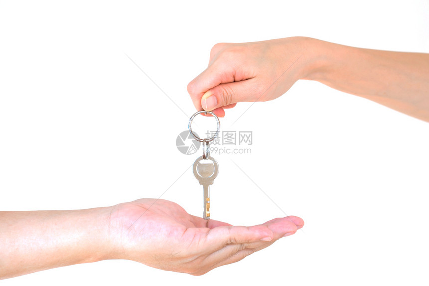 超过服务销售男手握着一把钥匙然后交给另一个被隔离的人图片