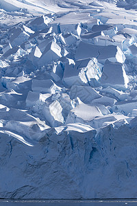 冰川海存储冷若冰霜凉爽的层大块和立方体在巨大的冰川上相互覆盖设计图片