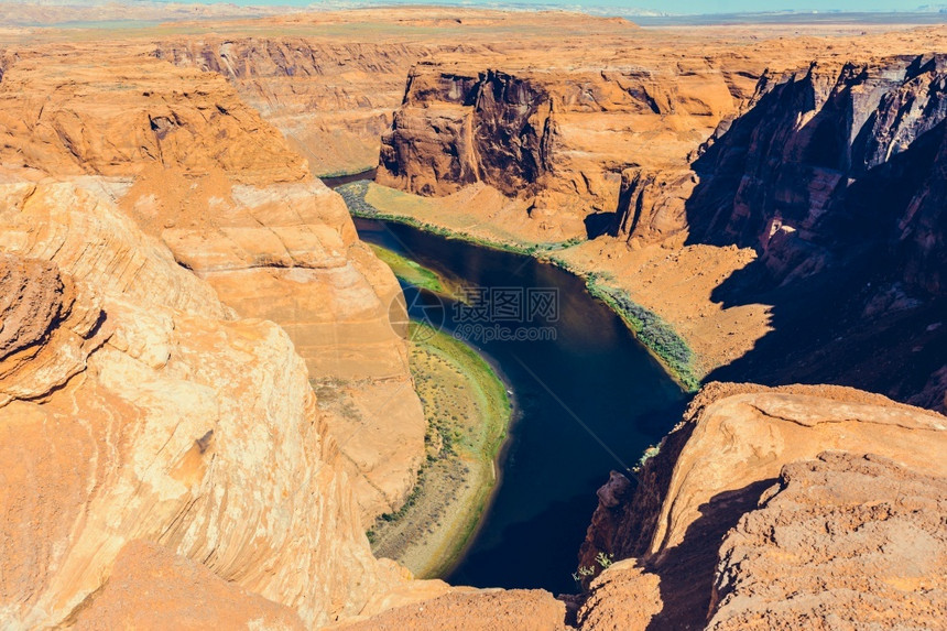 高的马蹄铁美国亚利桑那州格伦峡谷科罗拉多河上的马蹄木本德侵蚀图片
