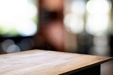 在蒙太奇咖啡馆或厨房背景模糊的餐厅咖啡或厨房背景面前木制桌板硬头图片