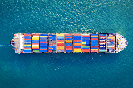 大部分物流全球的对海上集装箱货船的空中观航图片