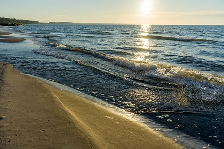美丽的的落日和沙滩海边图片