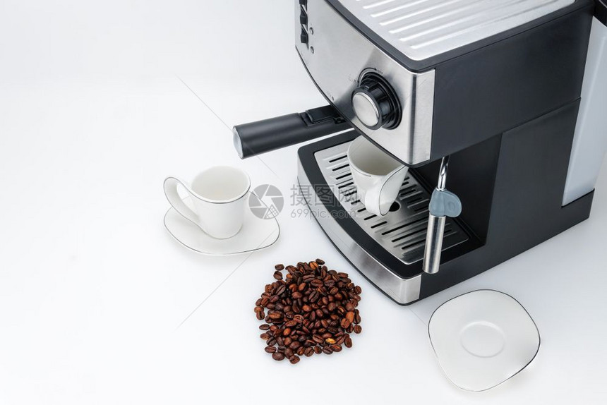 锅器具意式浓缩咖啡机白色背景上带有蒸汽喷射装置带有复印空间白色背景上带有复印空间的意式浓缩咖啡机配饰图片