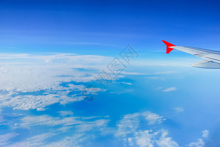 多云的空气从飞机中看天从窗户中运输概念大气层图片