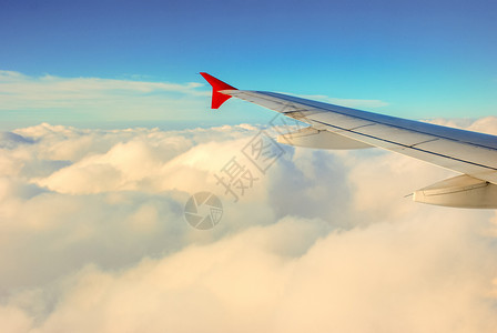 景观臭氧从飞机空中看天从窗户中运输概念夏天图片