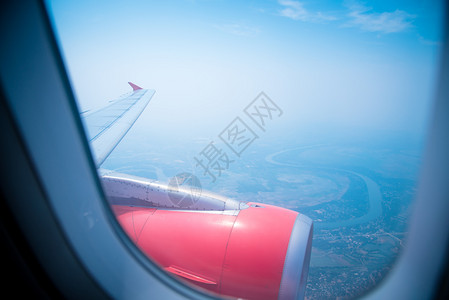 从飞机空中看天从窗户中运输概念美丽惊人的大气层图片