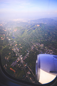 环境清除景观从飞机空中看天从窗户中运输概念图片