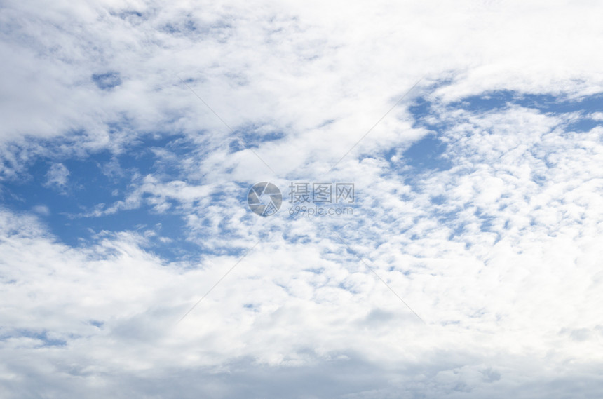 明亮的空气干净美丽蓝色天空有云彩背景图片