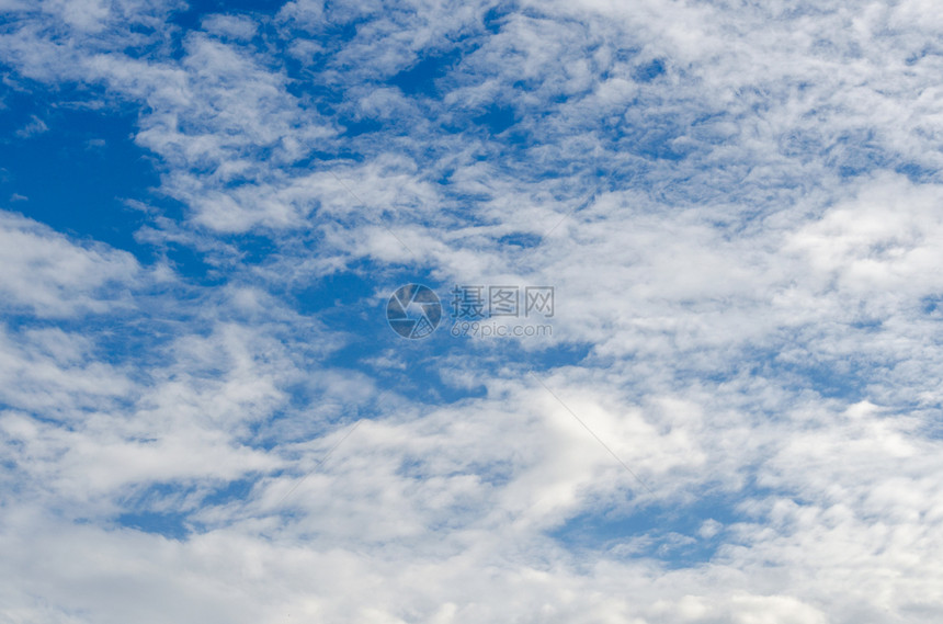 抽象的美丽蓝色天空有云彩背景蓬松的氧图片