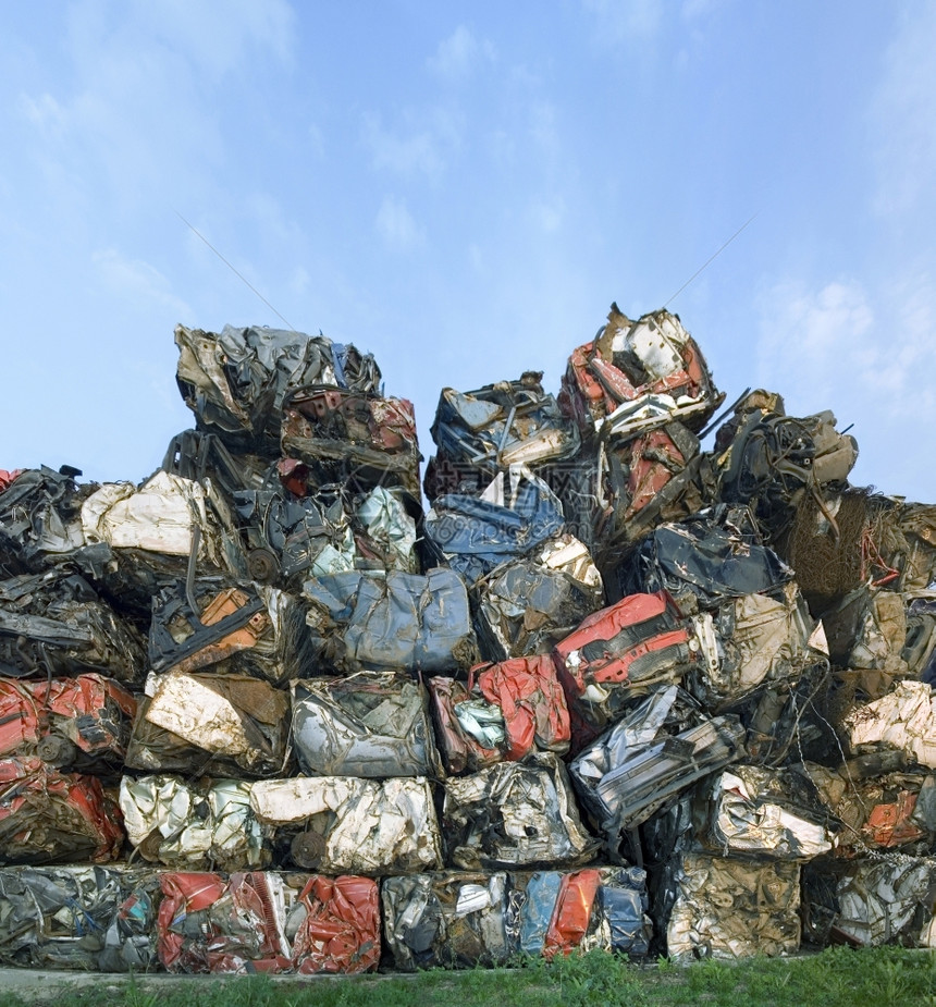 污染运输压缩堆叠车废料图片