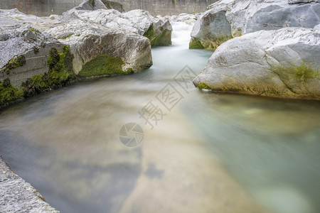 山美丽北Serio河长曝光照片Seriana谷贝加莫意大利图片