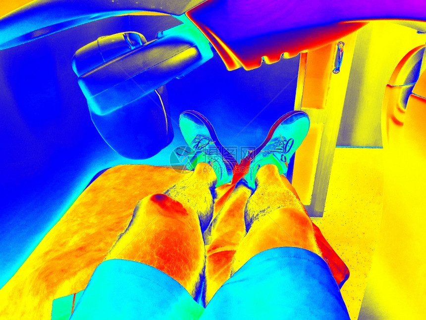 臭鼬辐射使用激光治疗受伤膝盖的物理治疗热感光图像更冷图片