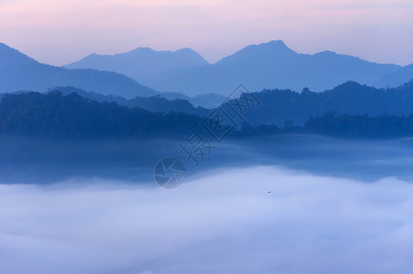 康克拉詹雾海公园日出背景