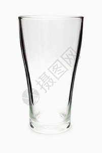 水酒馆液体白色背景上孤立的空玻璃杯图片