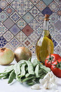 碗一顿饭含橄榄油的绿豆菜传统土耳其餐蔬菜图片