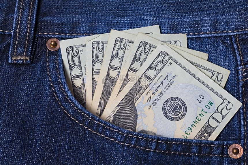 钱质地一对牛仔裤口袋里几张二十美元的钞票裤子图片