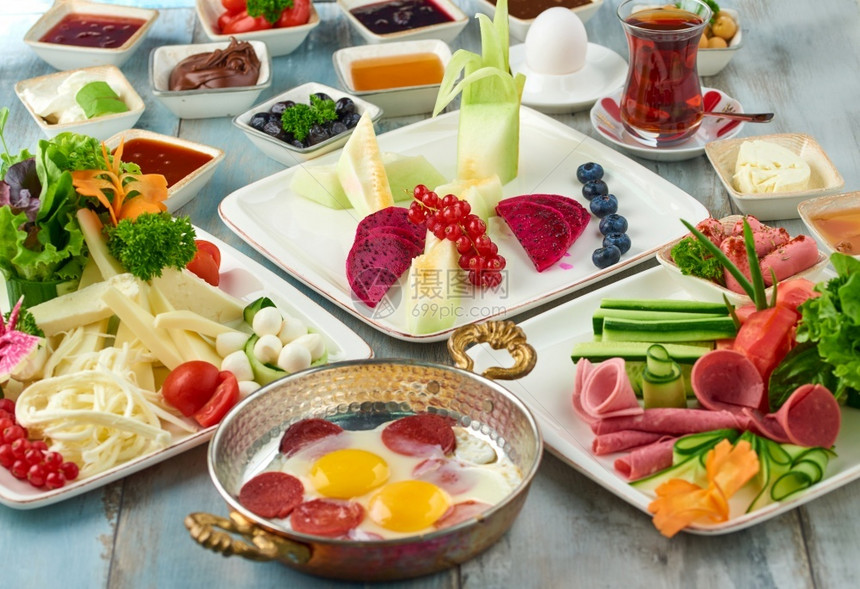奏鸣曲红色的木制桌上美味土耳其传统餐式早厅图片