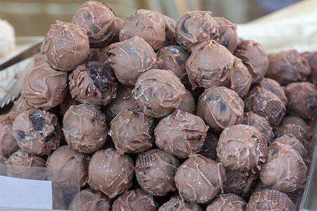 比利时果仁糖甜巧克力松露食物主题比利时果仁糖食物主题棕色的甜点假期图片