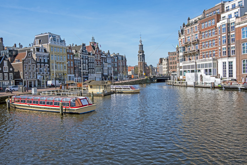 视窗荷兰阿姆斯特丹市风景与Munt塔结石中央图片
