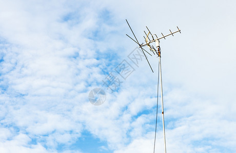 清除频率电缆天空下农村的小天线图片