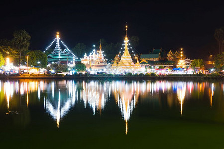 佛子岭水库传统的泰国北部深夜灯寺靠近该地区的水库附近佛教古老的背景