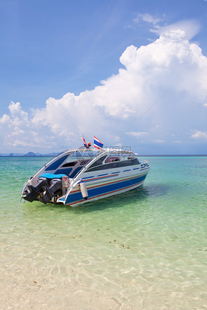 海洋摩托艇闲暇泰国蓝色天空的快速船艇图片