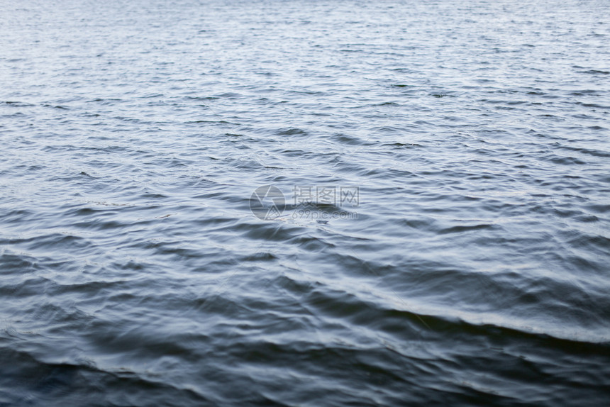 摘要自然背景河中的小波浪水河流池新鲜的夏天图片