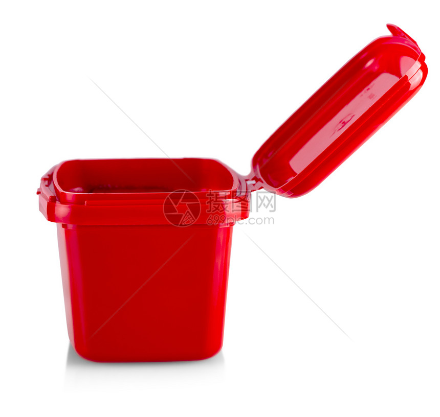 白色背景上的塑料红色盒番茄酱快速地甜的图片
