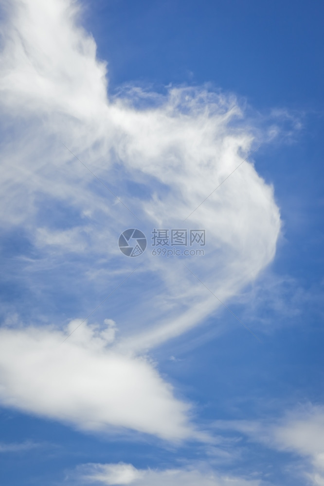 风商业蓝色天空中特殊云彩的图像图片
